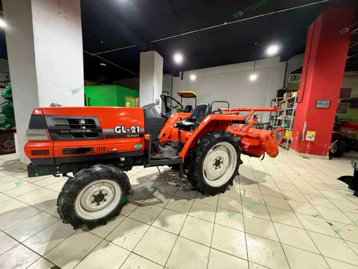 Kubota GL-21 минитрактор с почвенной фрезой