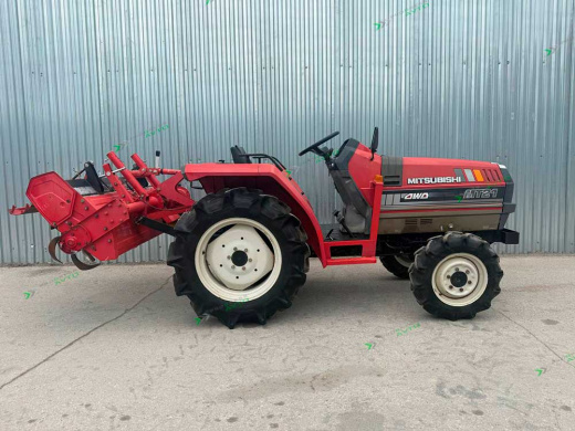 Мощный трактор Mitsubishi MT 21D