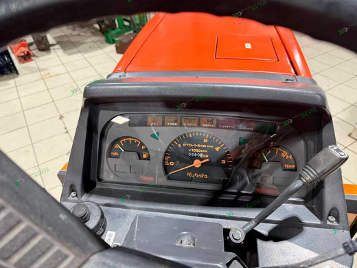 Kubota GL-21 минитрактор с почвенной фрезой