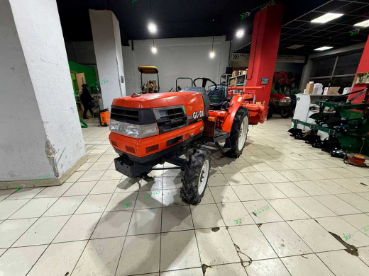 Kubota GL-21 минитрактор с почвенной фрезой