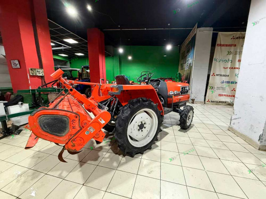 Kubota GL-21 минитрактор с почвенной фрезой